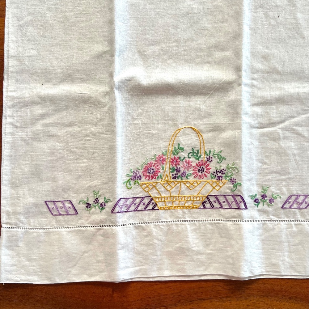 VTG 3PC Embroidered Pillowcases - Picture 3 of 9
